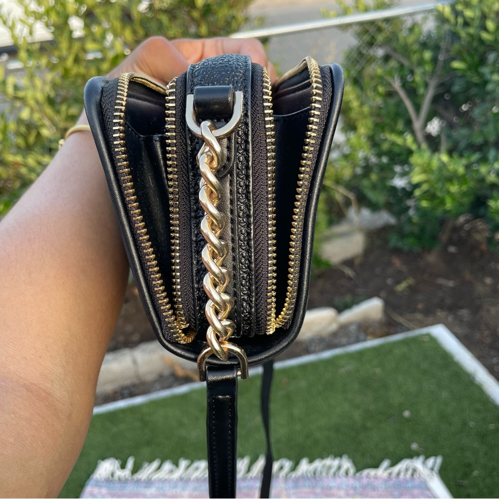Calvin Klein long crossbory chain purse - Picture 2 of 8